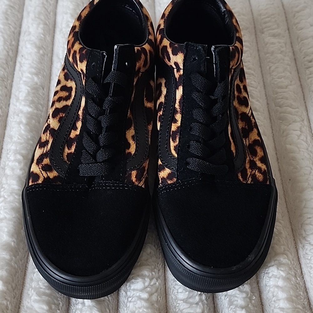 Vans Old Skool Leopard Print Low-Top Sneakers with Black  Accents - Picture 2 of 6